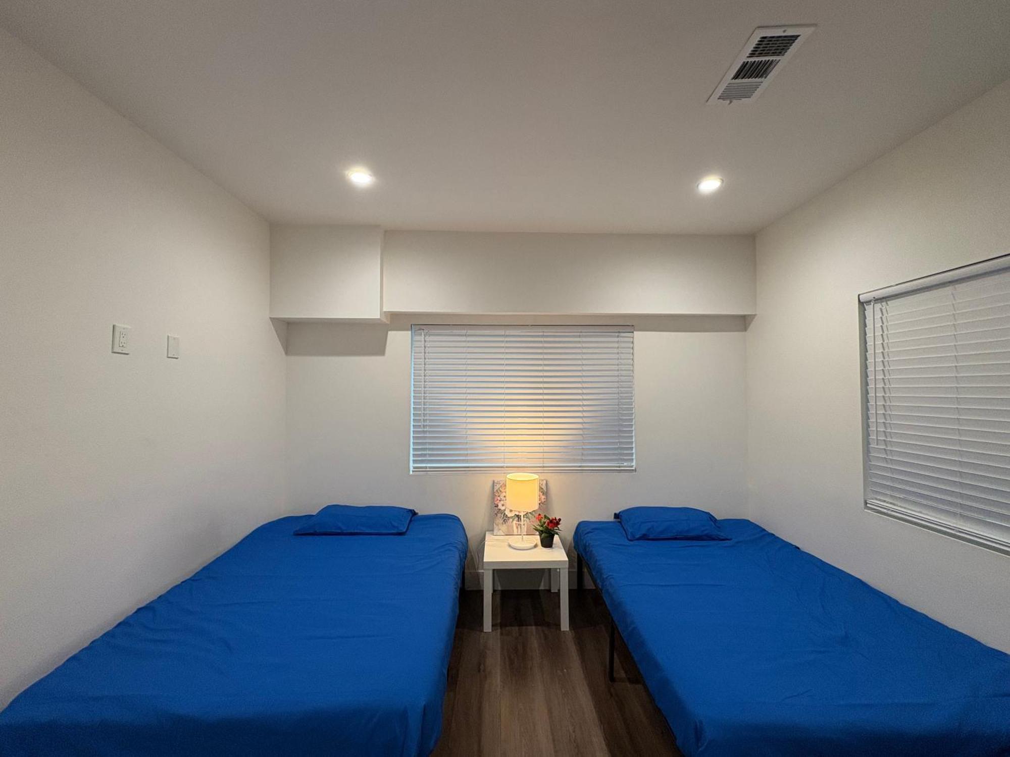 The Blue Hostel Los Angeles Exterior photo